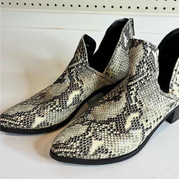 Blondo | Snakeskin Chelsea Botties - Picture 3 of 7